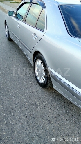 Mercedes E 270 1999, 209,000 km - 2.7 l - Bakı