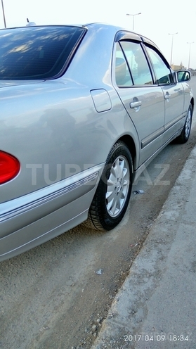 Mercedes E 270 1999, 209,000 km - 2.7 l - Bakı