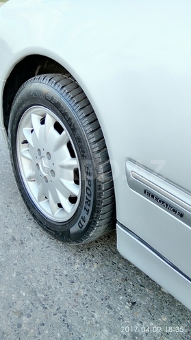 Mercedes E 270 1999, 209,000 km - 2.7 l - Bakı
