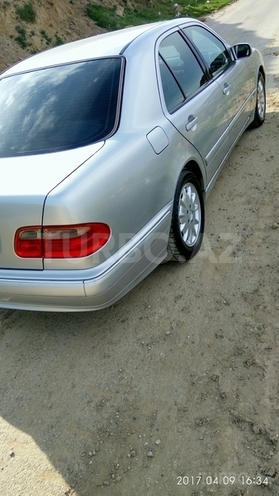 Mercedes E 270 1999, 209,000 km - 2.7 l - Bakı