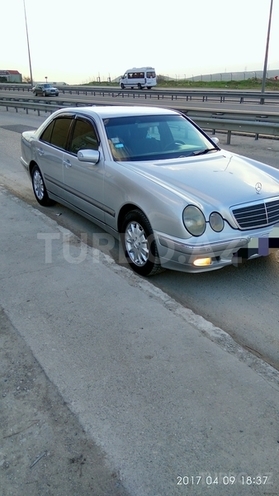 Mercedes E 270 1999, 209,000 km - 2.7 l - Bakı