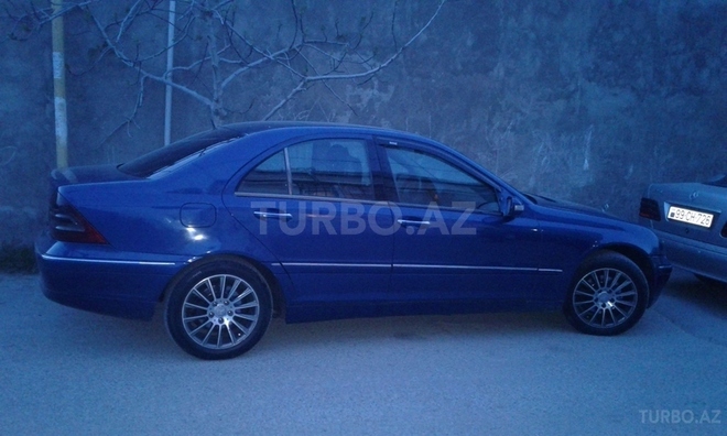 Mercedes C 220 2001, 327,000 km - 2.2 l - Xırdalan