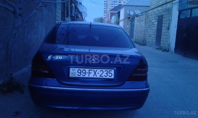 Mercedes C 220 2001, 327,000 km - 2.2 l - Xırdalan