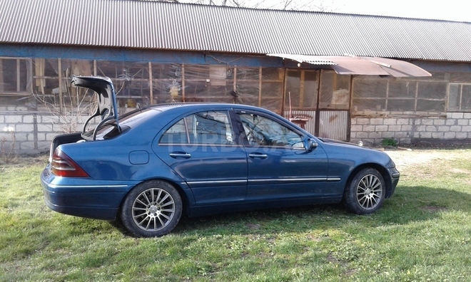 Mercedes C 220 2001, 327,000 km - 2.2 l - Xırdalan