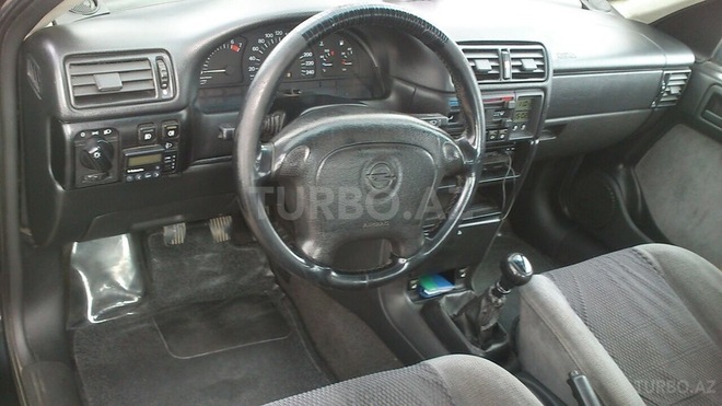 Opel Vectra 1994, 299,710 km - 2.0 л - Bakı