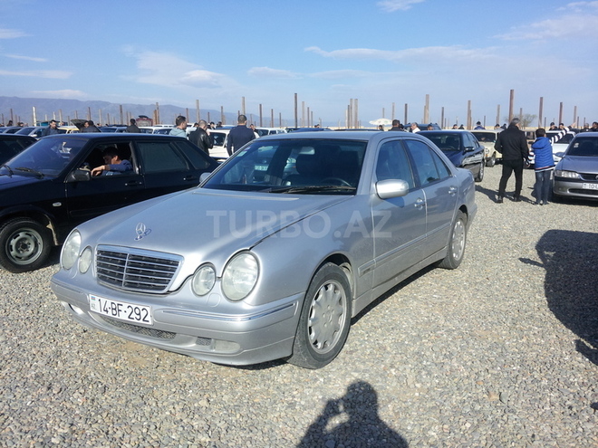 Mercedes E 220 2000, 243,584 km - 2.2 л - Tovuz