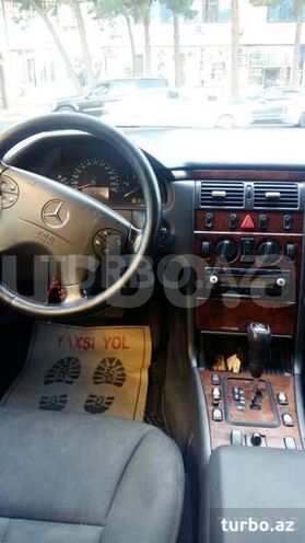 Mercedes E 220 2000, 289,000 km - 2.2 l - Bakı