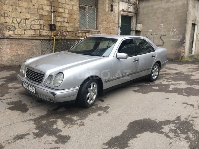 Mercedes E 240 1998, 220,000 km - 2.4 l - Sumqayıt
