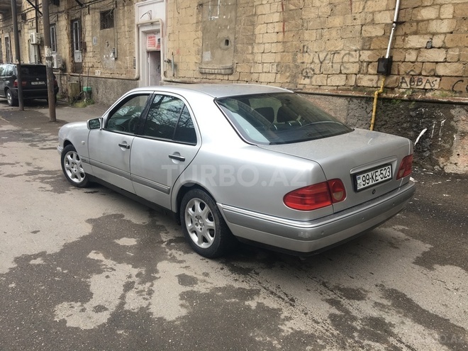 Mercedes E 240 1998, 220,000 km - 2.4 l - Sumqayıt