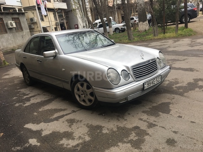 Mercedes E 240 1998, 220,000 km - 2.4 l - Sumqayıt