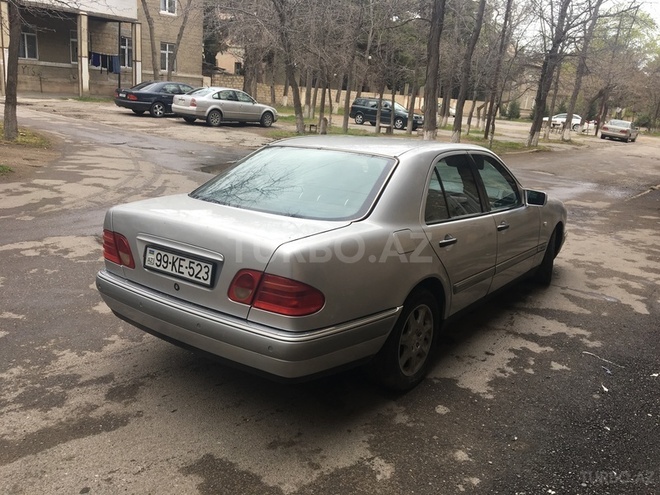 Mercedes E 240 1998, 220,000 km - 2.4 l - Sumqayıt