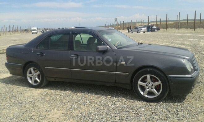 Mercedes E 220 1997, 222,542 km - 2.2 л - Gəncə