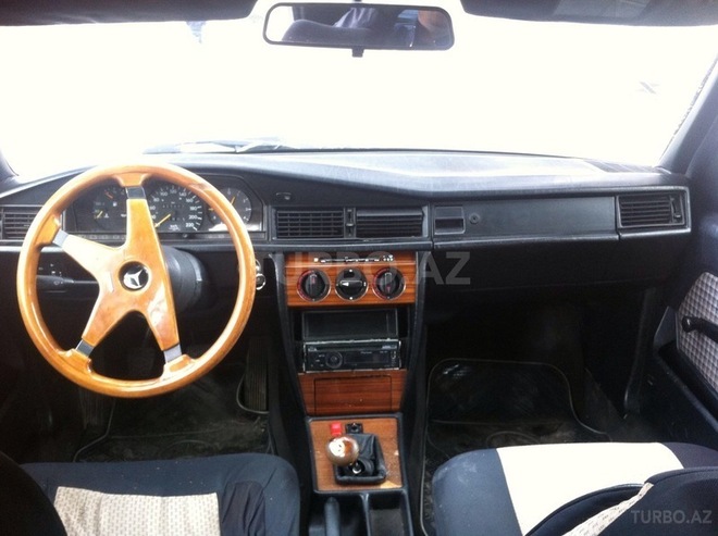Mercedes 190 1992, 250,000 km - 2.0 l - Sumqayıt