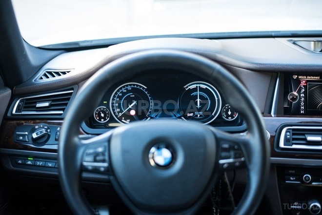BMW 750 2014, 57,000 km - 4.4 л - Bakı