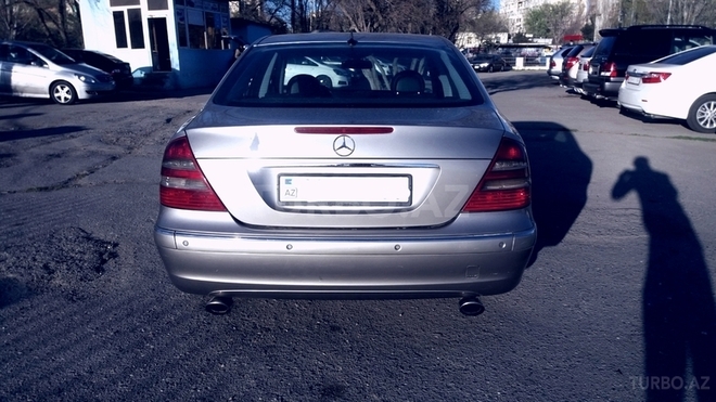 Mercedes E 270 2002, 242,000 km - 2.7 l - Bakı