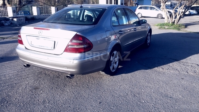 Mercedes E 270 2002, 242,000 km - 2.7 l - Bakı