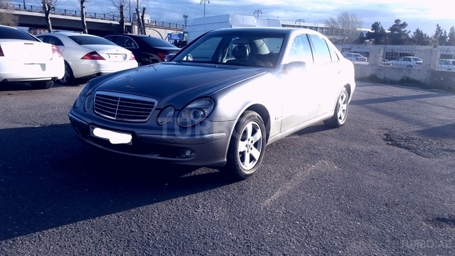 Mercedes E 270 2002, 242,000 km - 2.7 l - Bakı