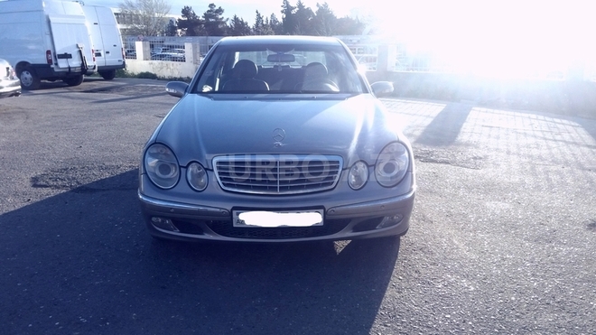 Mercedes E 270 2002, 242,000 km - 2.7 l - Bakı