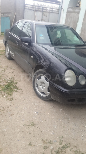 Mercedes E 220 1997, 290,000 km - 2.2 l - Bakı