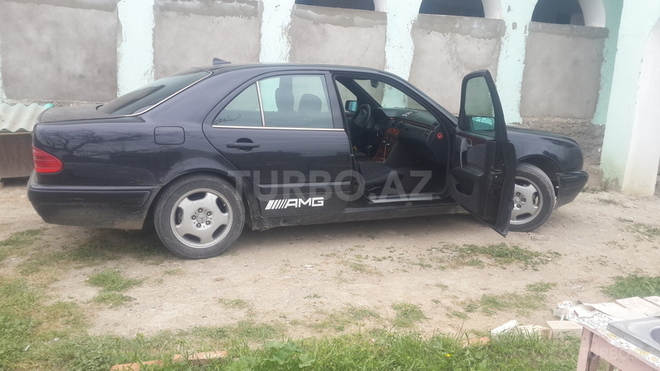 Mercedes E 220 1997, 290,000 km - 2.2 l - Bakı