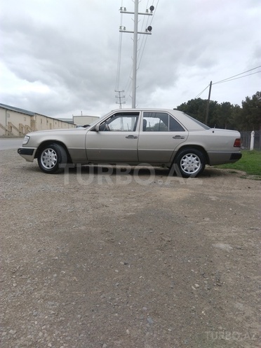 Mercedes E 230 1991, 368,000 km - 2.3 l - Bakı