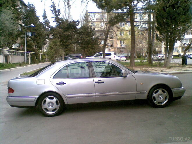 Mercedes E 240 1999, 258,000 km - 2.4 l - Bakı
