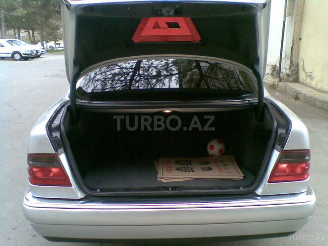 Mercedes E 240 1999, 258,000 km - 2.4 l - Bakı