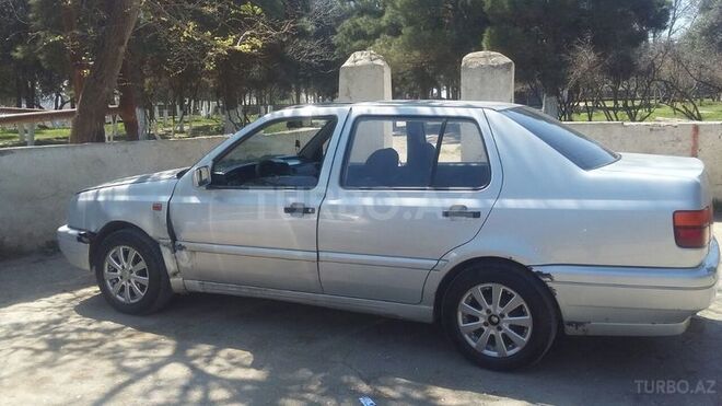 Volkswagen Vento 1992, 187,000 km - 1.9 l - Bakı