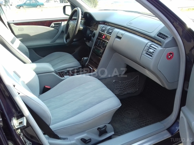 Mercedes E 240 2000, 278,000 km - 2.6 l - Bakı