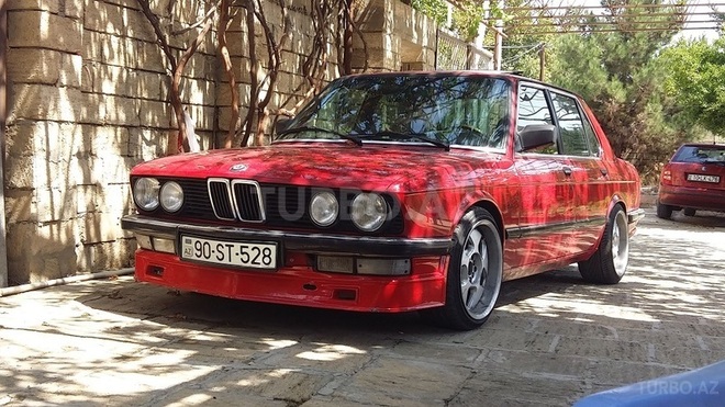 BMW 525 1984, 190,000 km - 2.5 l - Bakı