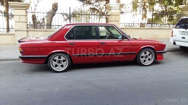 BMW 525 1984, 190,000 km - 2.5 l - Bakı
