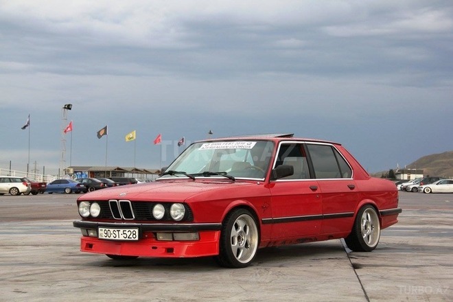 BMW 525 1984, 190,000 km - 2.5 l - Bakı