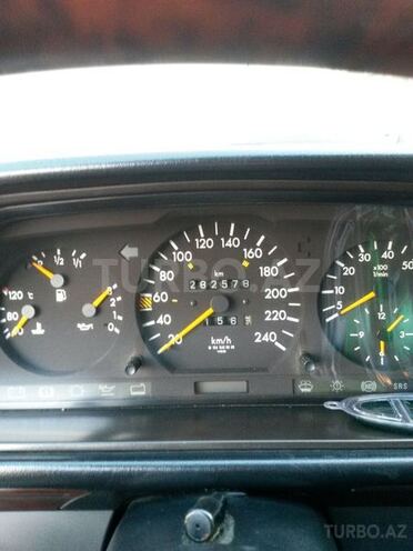 Mercedes E 220 1995, 302,000 km - 2.2 l - Bakı