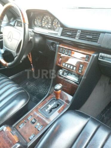 Mercedes E 220 1995, 302,000 km - 2.2 l - Bakı