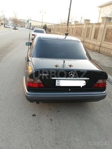 Mercedes E 220 1995, 302,000 km - 2.2 l - Bakı