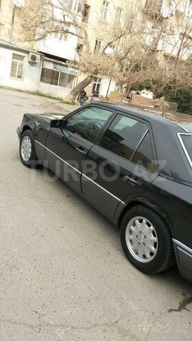 Mercedes E 220 1995, 302,000 km - 2.2 l - Bakı
