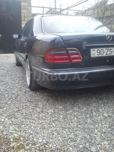 Mercedes E 240 2000, 199,224 km - 2.4 l - Bakı
