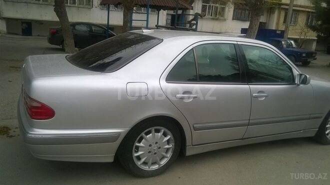 Mercedes E 270 2001, 276,000 km - 2.7 л - Bakı