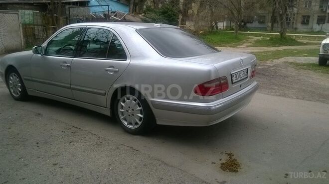 Mercedes E 270 2001, 276,000 km - 2.7 л - Bakı
