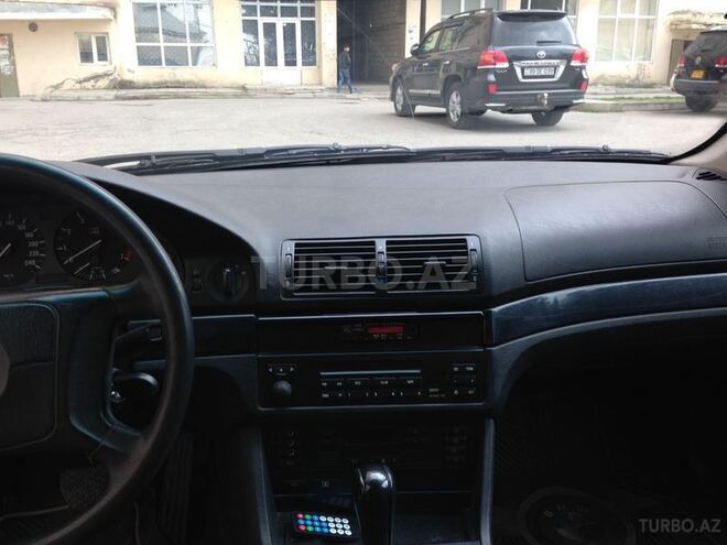 BMW 520 1998, 422,000 km - 2.0 l - Sumqayıt