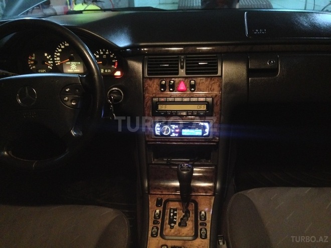 Mercedes E 240 2000, 176,666 km - 2.4 l - Bakı