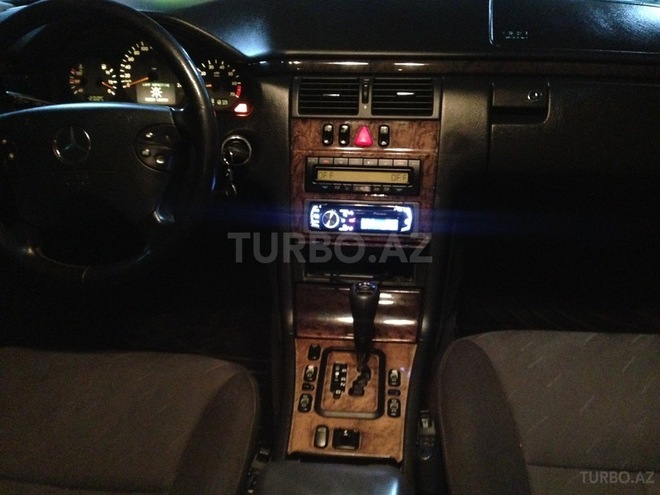 Mercedes E 240 2000, 176,666 km - 2.4 l - Bakı