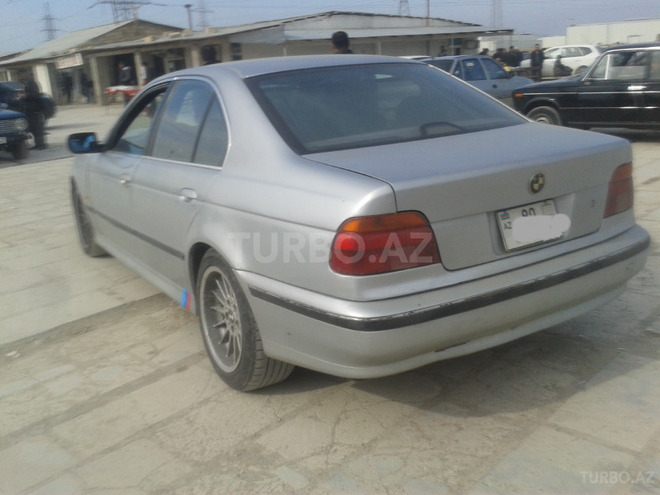 BMW 528 1998, 300,000 km - 2.8 l - Sumqayıt