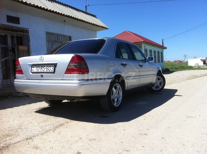 Mercedes C 180 1995, 300,457 km - 1.8 l - Siyəzən
