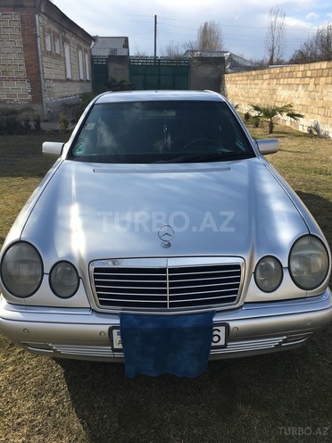 Mercedes E 240 1998, 330,000 km - 2.4 l - Zaqatala
