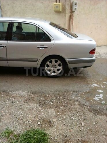 Mercedes E 200 1999, 380,000 km - 2.0 l - Bakı