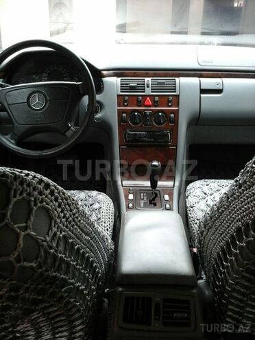 Mercedes E 200 1999, 380,000 km - 2.0 l - Bakı