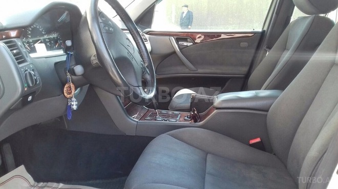 Mercedes E 200 2000, 228,000 km - 2.0 l - Bakı