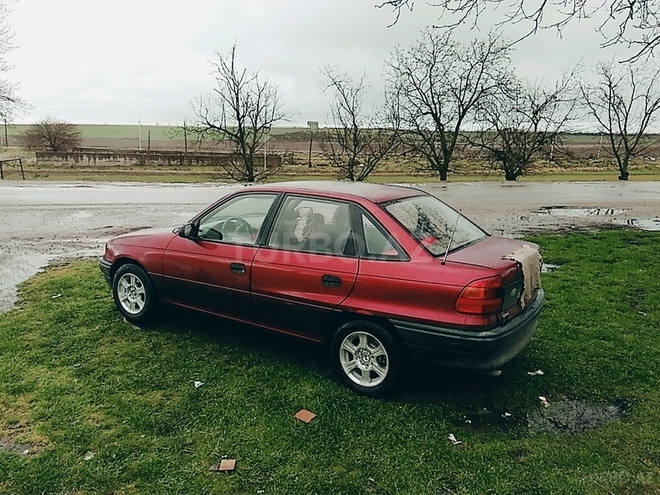 Opel Astra 1994, 240,000 km - 1.6 l - Qusar