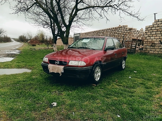 Opel Astra 1994, 240,000 km - 1.6 l - Qusar